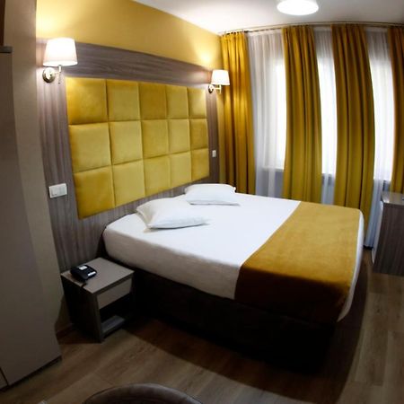 Hotel Midi-Zuid Saint-Gilles Kültér fotó