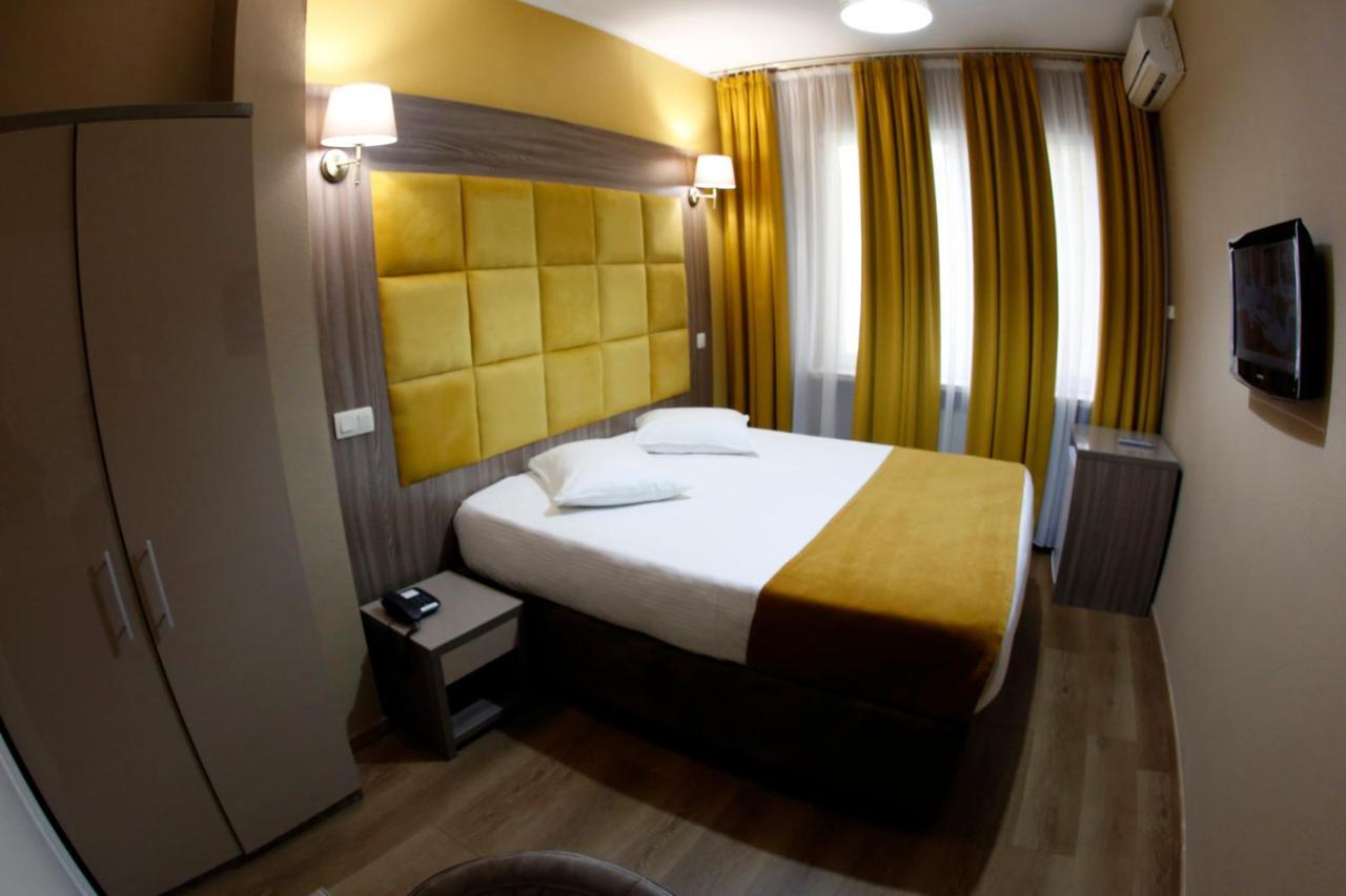 Hotel Midi-Zuid Saint-Gilles Kültér fotó