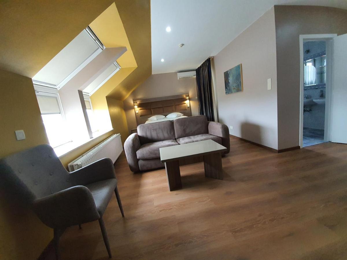Hotel Midi-Zuid Saint-Gilles Kültér fotó