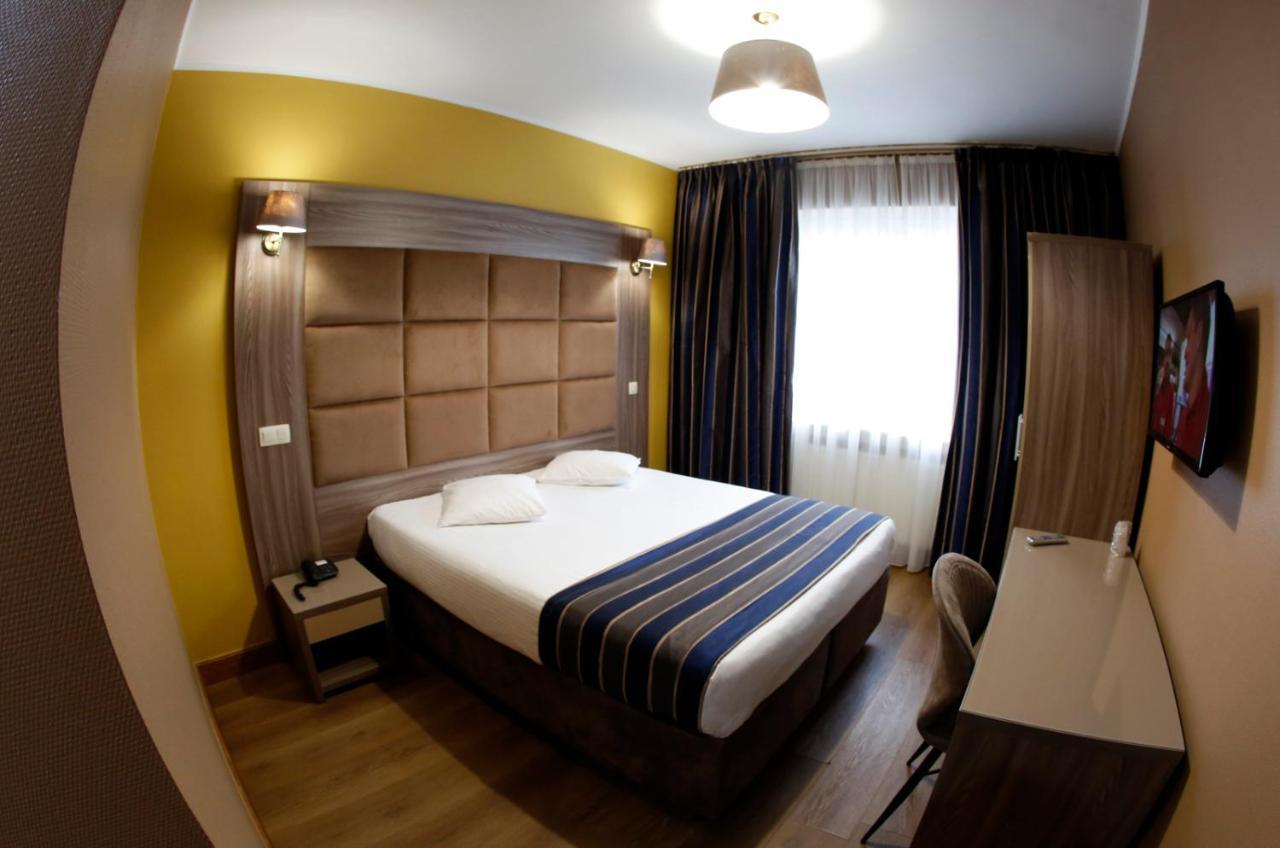 Hotel Midi-Zuid Saint-Gilles Kültér fotó