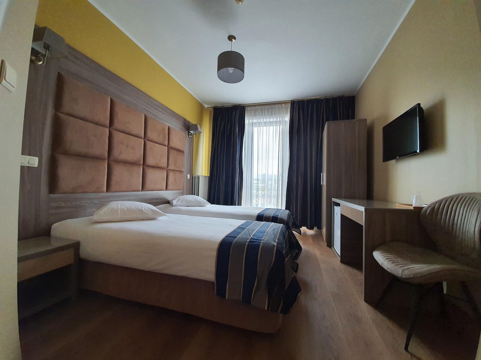 Hotel Midi-Zuid Saint-Gilles Kültér fotó